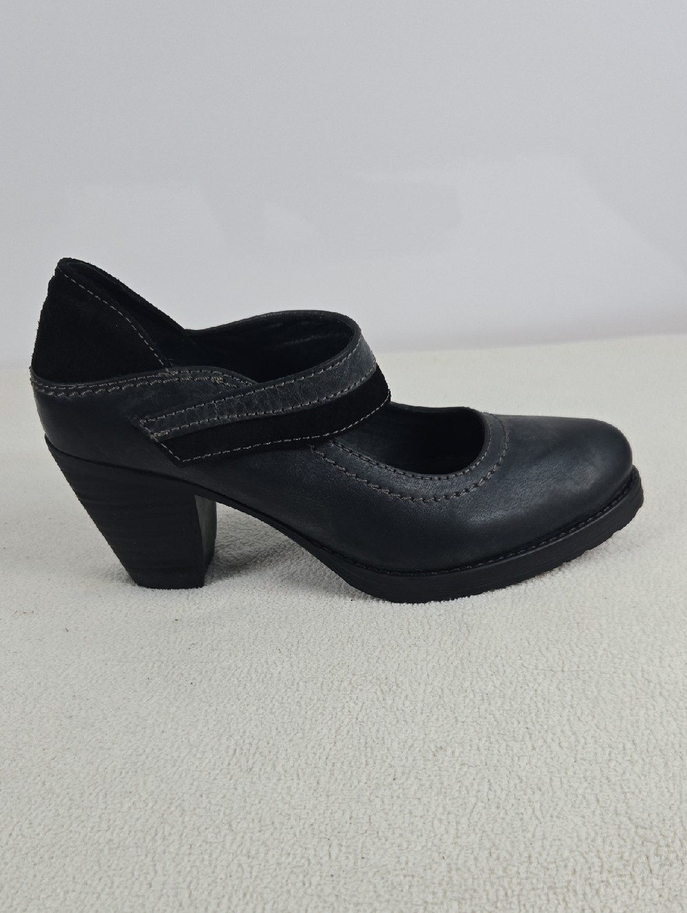 Dromedaris Black Mary Jane Heels with Strap - Picture 4 of 11